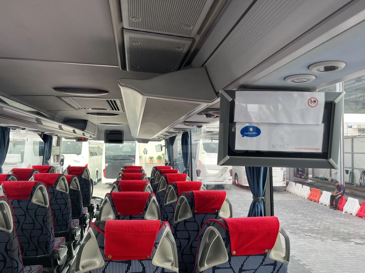Mercedes-Benz Tourismo - Monitor