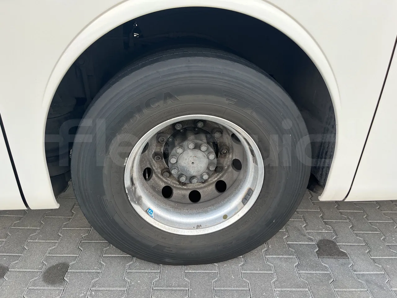 Mercedes-Benz Tourismo - Second Axle Left Side: Complete Wheel