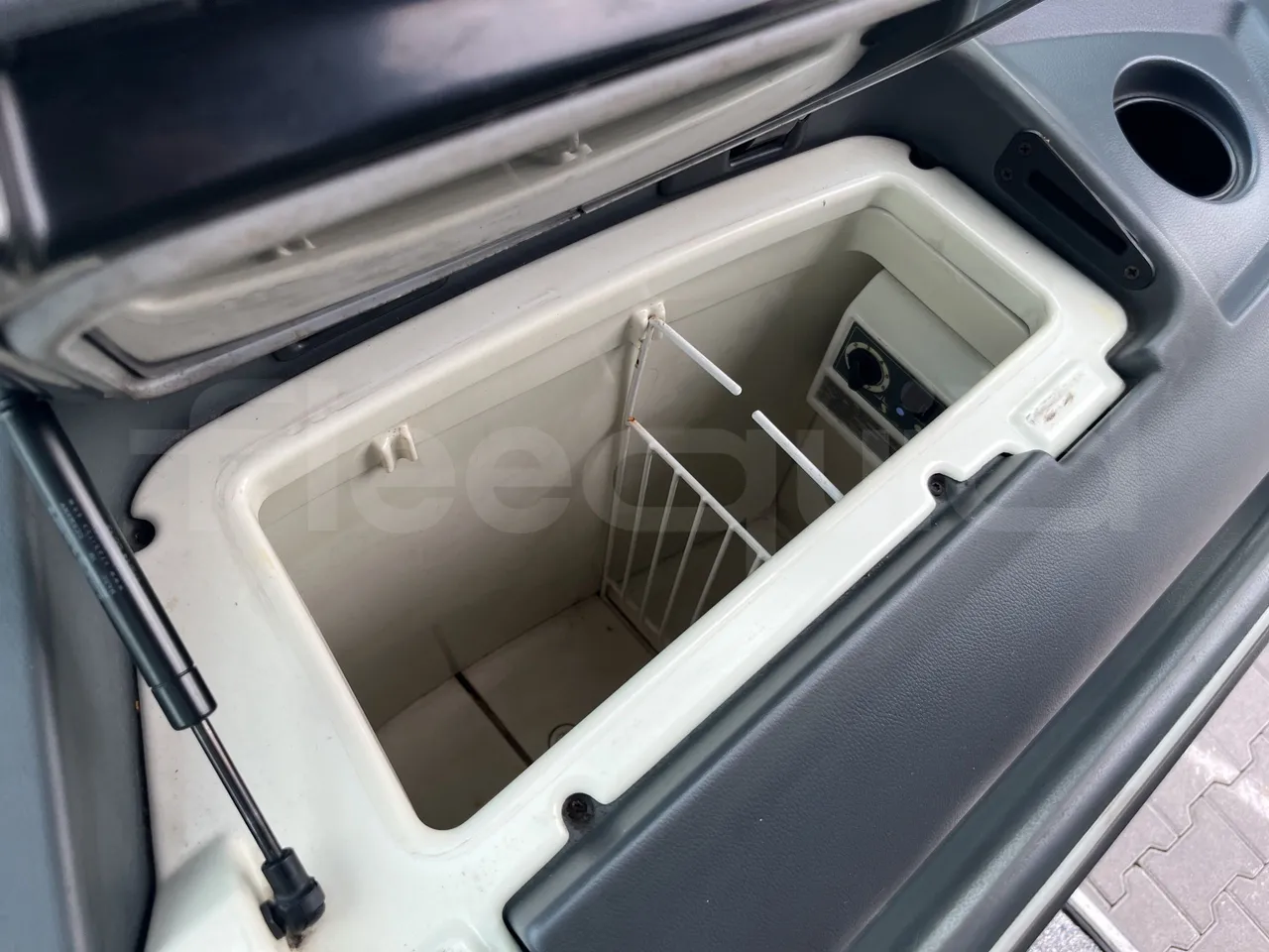 Mercedes-Benz Tourismo - Refrigerator