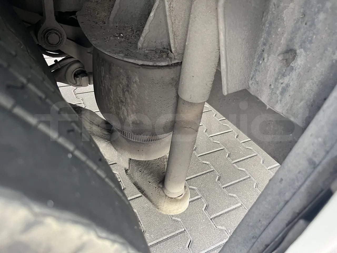 Mercedes-Benz Tourismo - Second Axle First Shock Absorbers Right Side