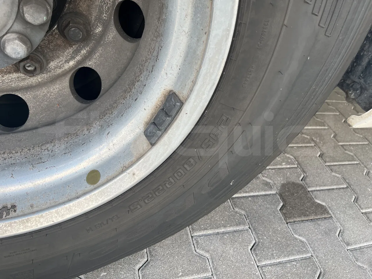 Mercedes-Benz Tourismo - Second Axle Left Side: Tyre Size