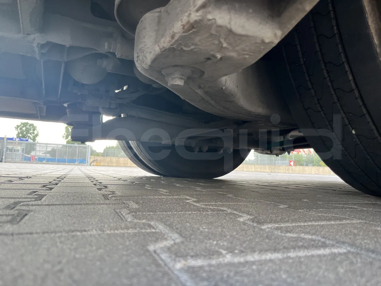 Mercedes-Benz Tourismo - Second Axle Right Side