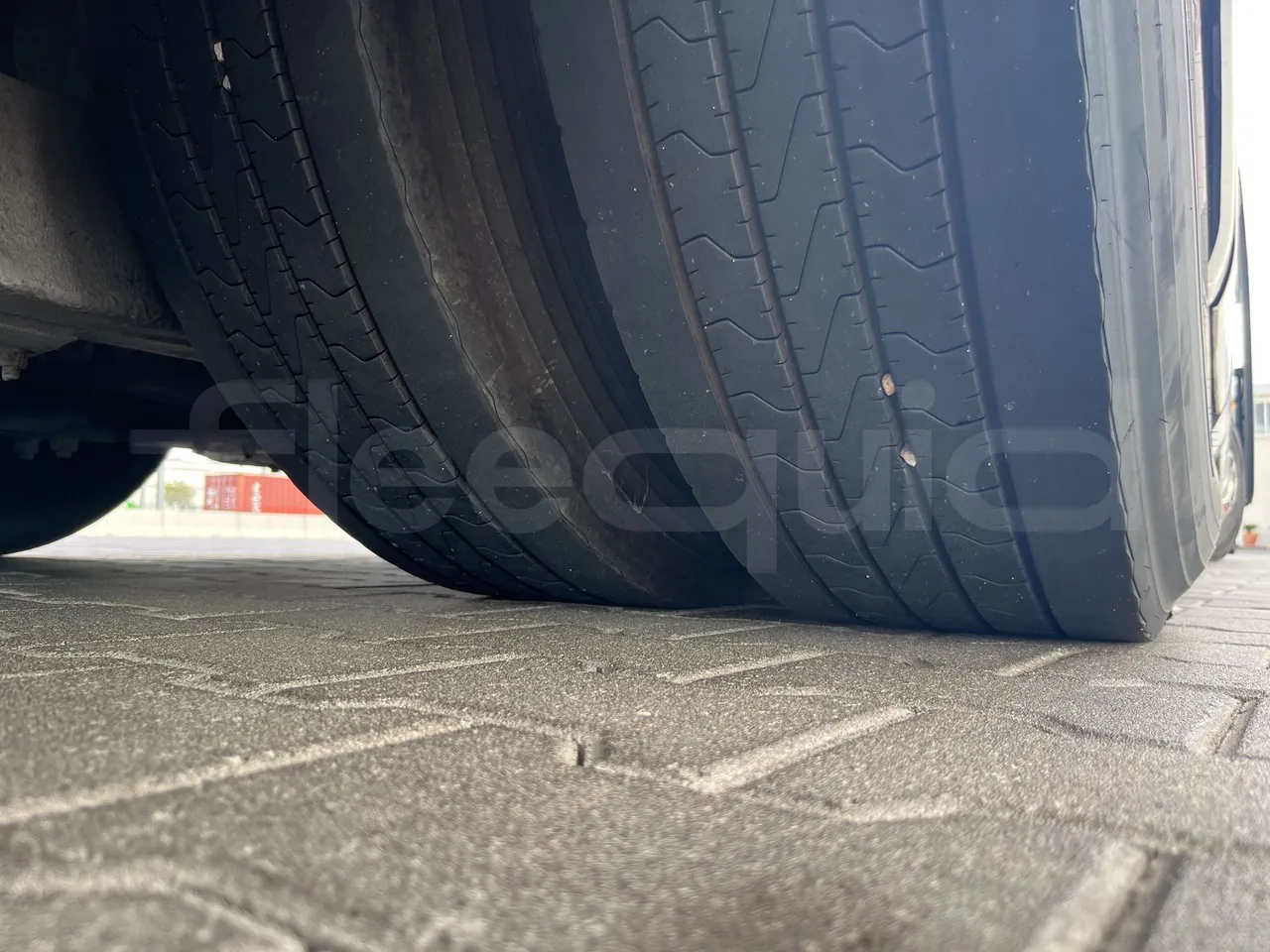 Mercedes-Benz Tourismo - Second Axle Right Side: Tyre Tread