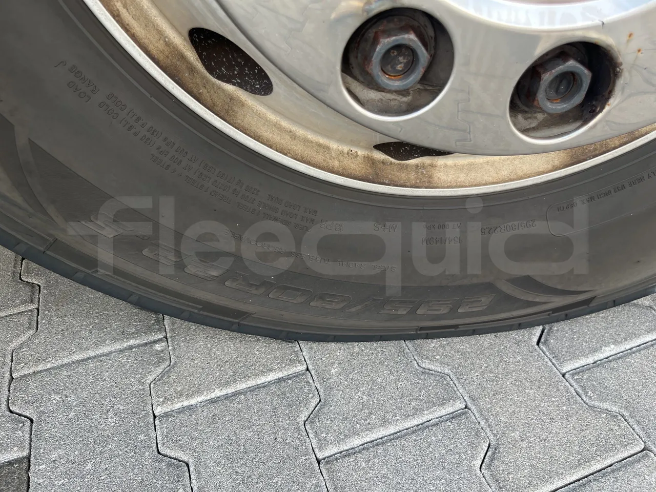 Mercedes-Benz Tourismo - First Axle Left Side: Tyre Size