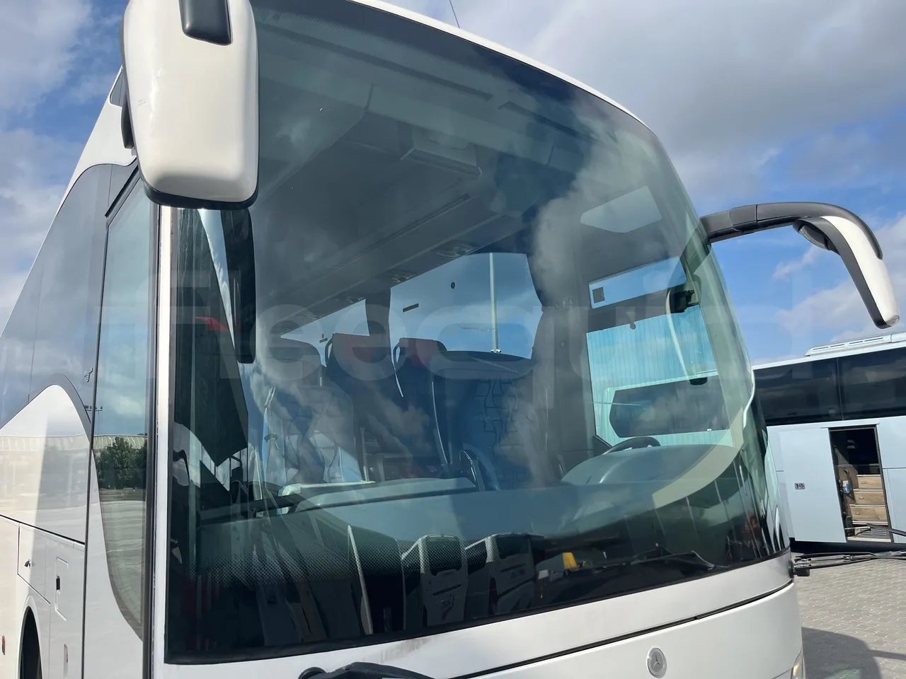 Mercedes-Benz Tourismo - Windscreen From Right Side