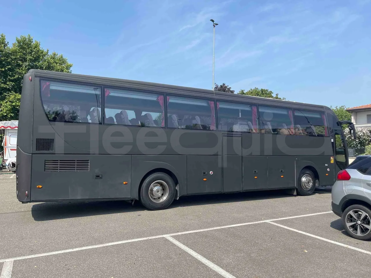 Volvo Barbi Genesis - right side doors closed
