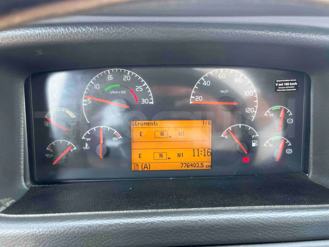 Volvo Barbi Genesis - steering wheel photo