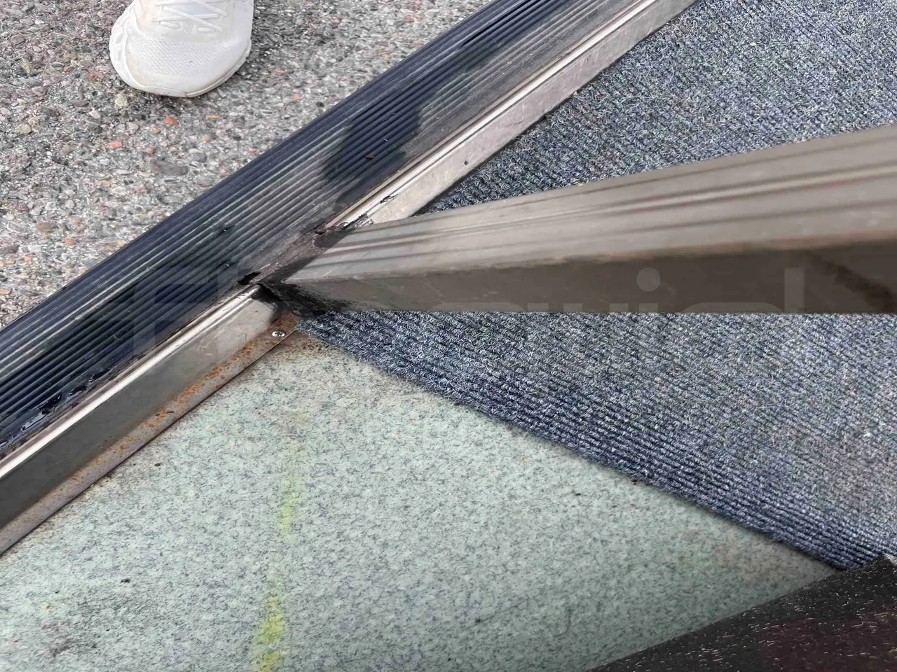 Volvo Barbi Genesis - under carpet photo