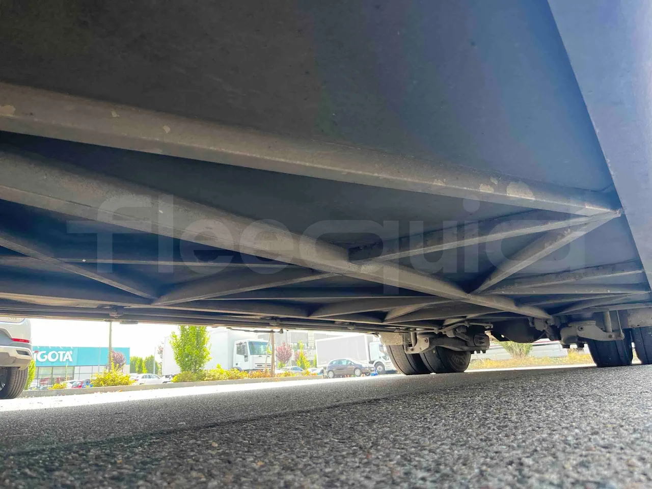 Volvo Barbi Genesis - central undercarriage photo