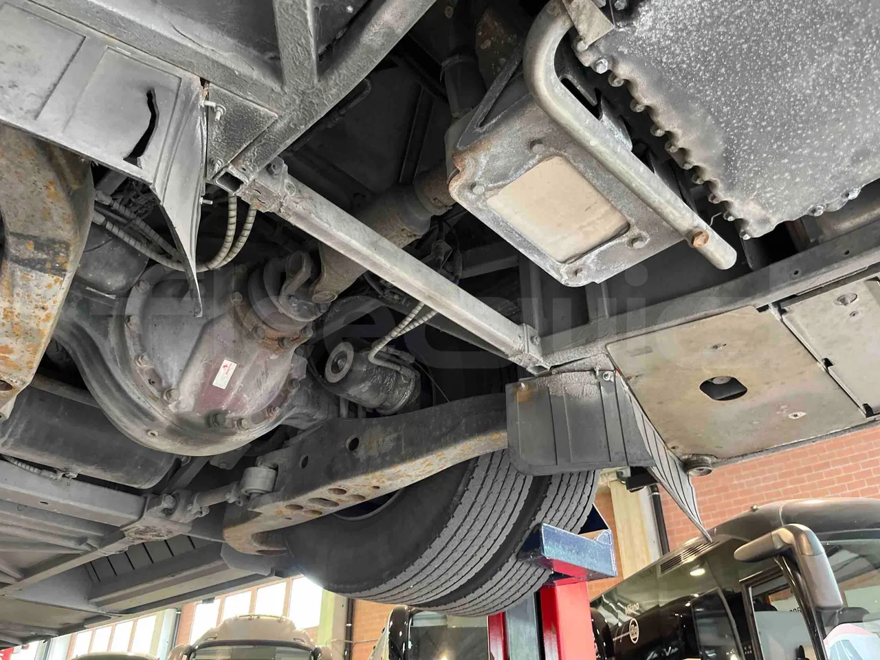 Iveco Crossway SFR160 - Euro5 - 280KW - 11.955mt - axel 3 leaf spring left