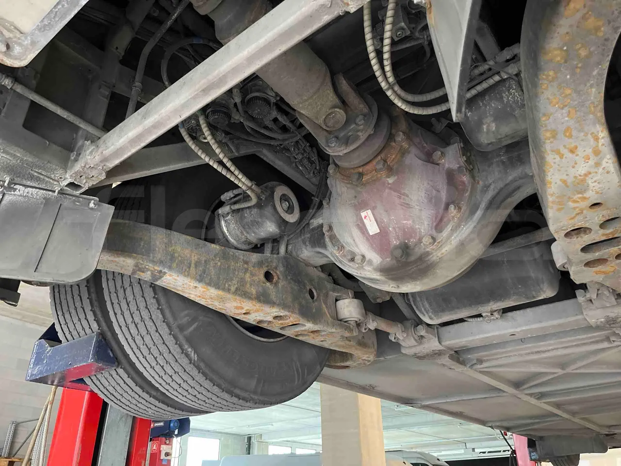 Iveco Crossway SFR160 - Euro5 - 280KW - 11.955mt - axel 2 leaf spring right