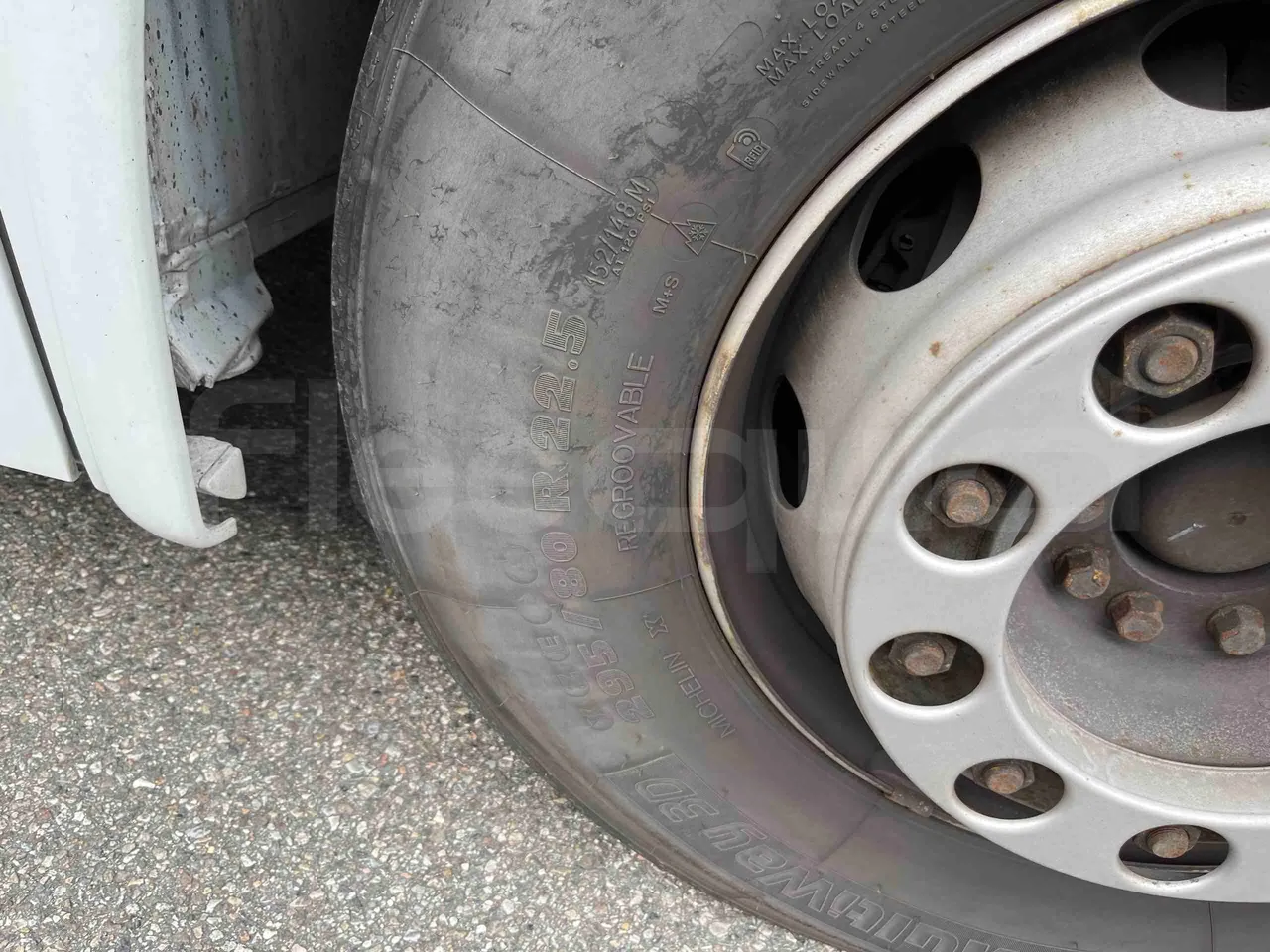 Iveco Crossway SFR160 - Euro5 - 280KW - 11.955mt - front left tire measurements
