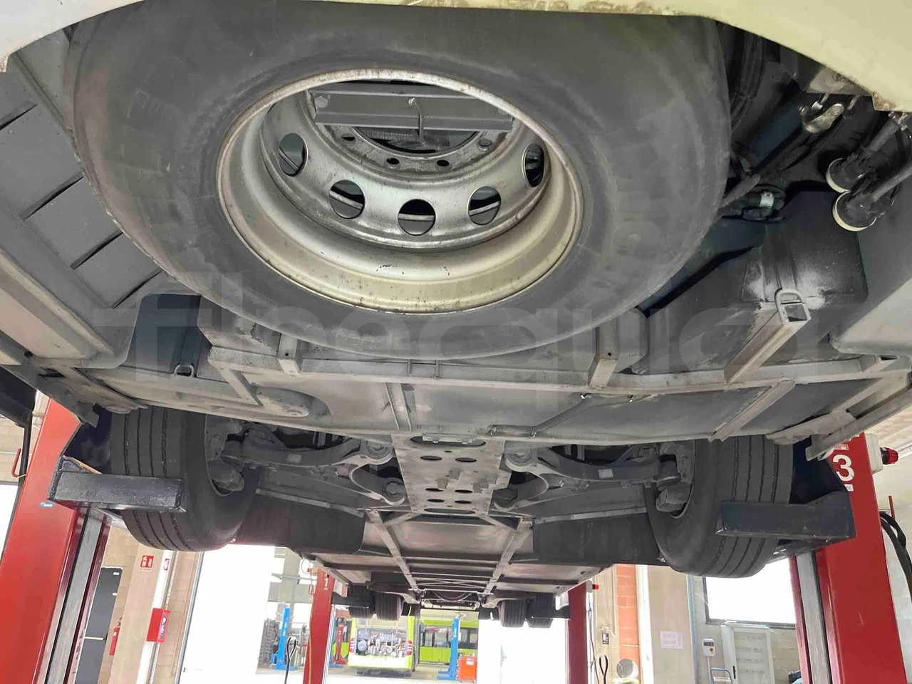 Iveco Crossway SFR160 - Euro5 - 280KW - 11.955mt - front undercarriage from front