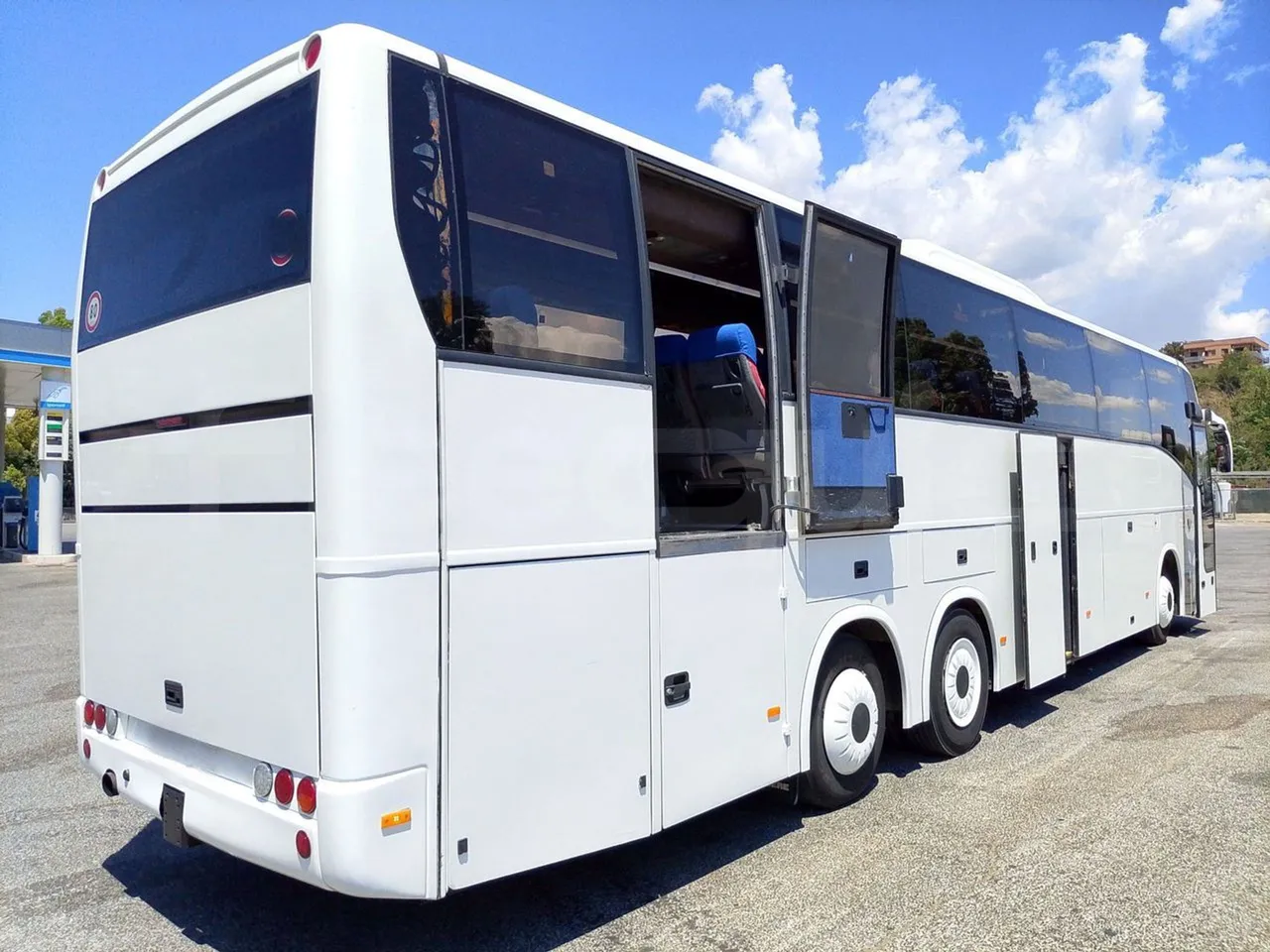 Scania KIB-LIB K124IB - EUR3 - 309kW - 13.752m - 3/4 right rear doors open