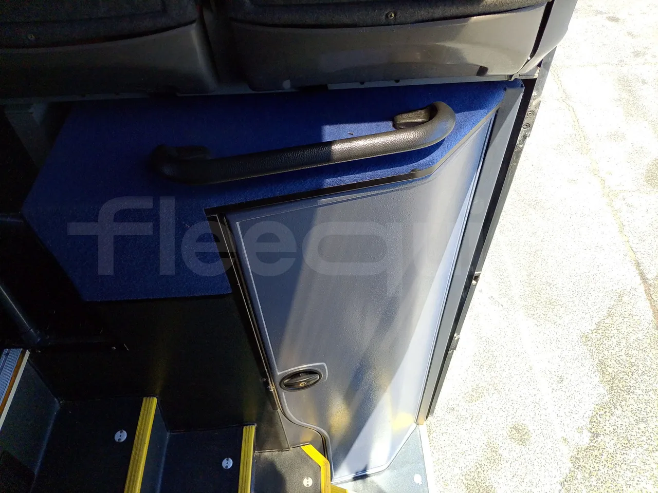 Scania KIB-LIB K124IB - EUR3 - 309kW - 13.752m - toilette accessories photo