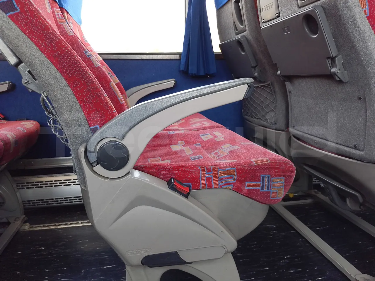Scania KIB-LIB K124IB - EUR3 - 309kW - 13.752m - armrest detail photo