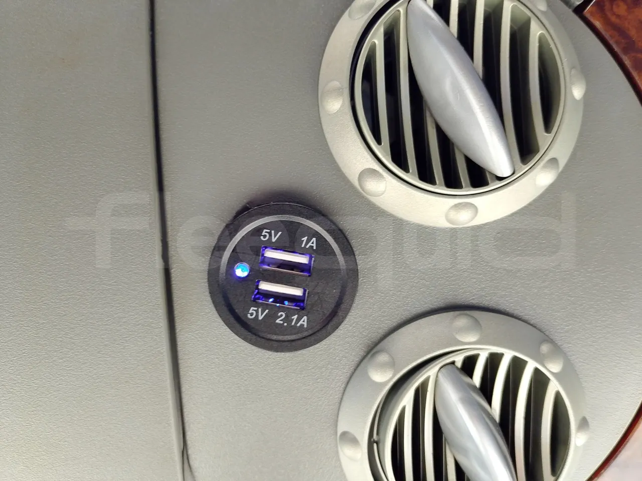 Scania KIB-LIB K124IB - EUR3 - 309kW - 13.752m - usb charging detail