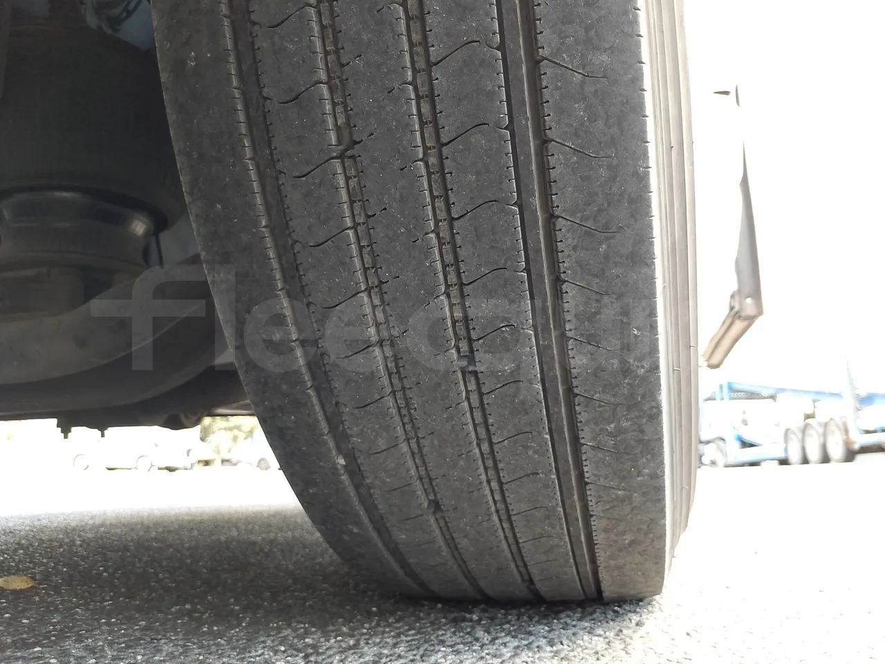 Scania KIB-LIB K124IB - EUR3 - 309kW - 13.752m - tread condition front tires right