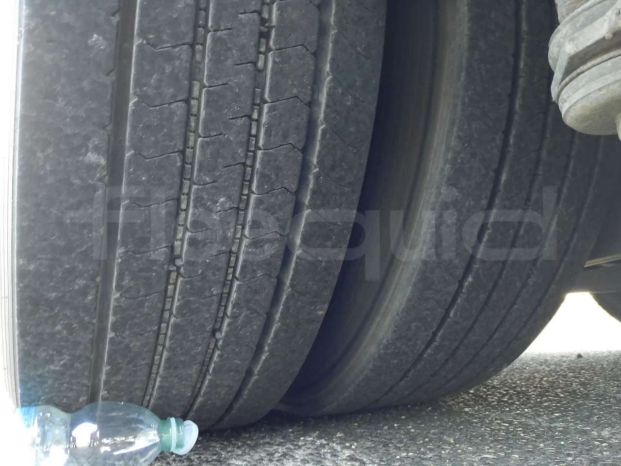 Scania KIB-LIB K124IB - EUR3 - 309kW - 13.752m - tread condition second axle tires left