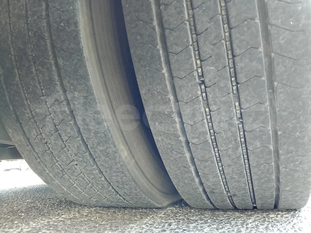 Scania KIB-LIB K124IB - EUR3 - 309kW - 13.752m - tread condition second axle tires right