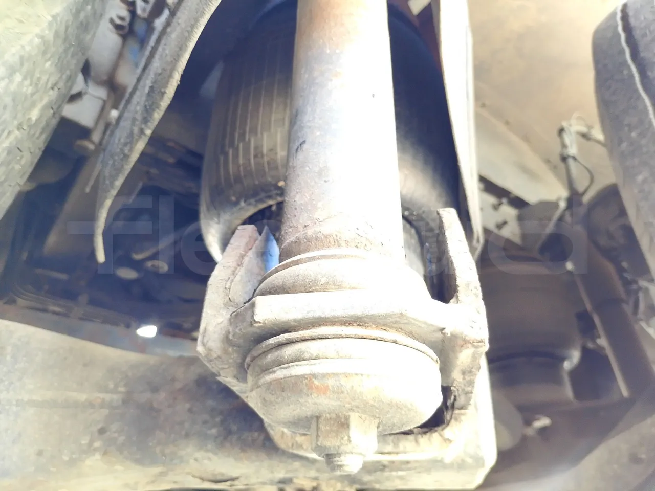 Scania KIB-LIB K124IB - EUR3 - 309kW - 13.752m - axel 3 shock absorbers 2 left