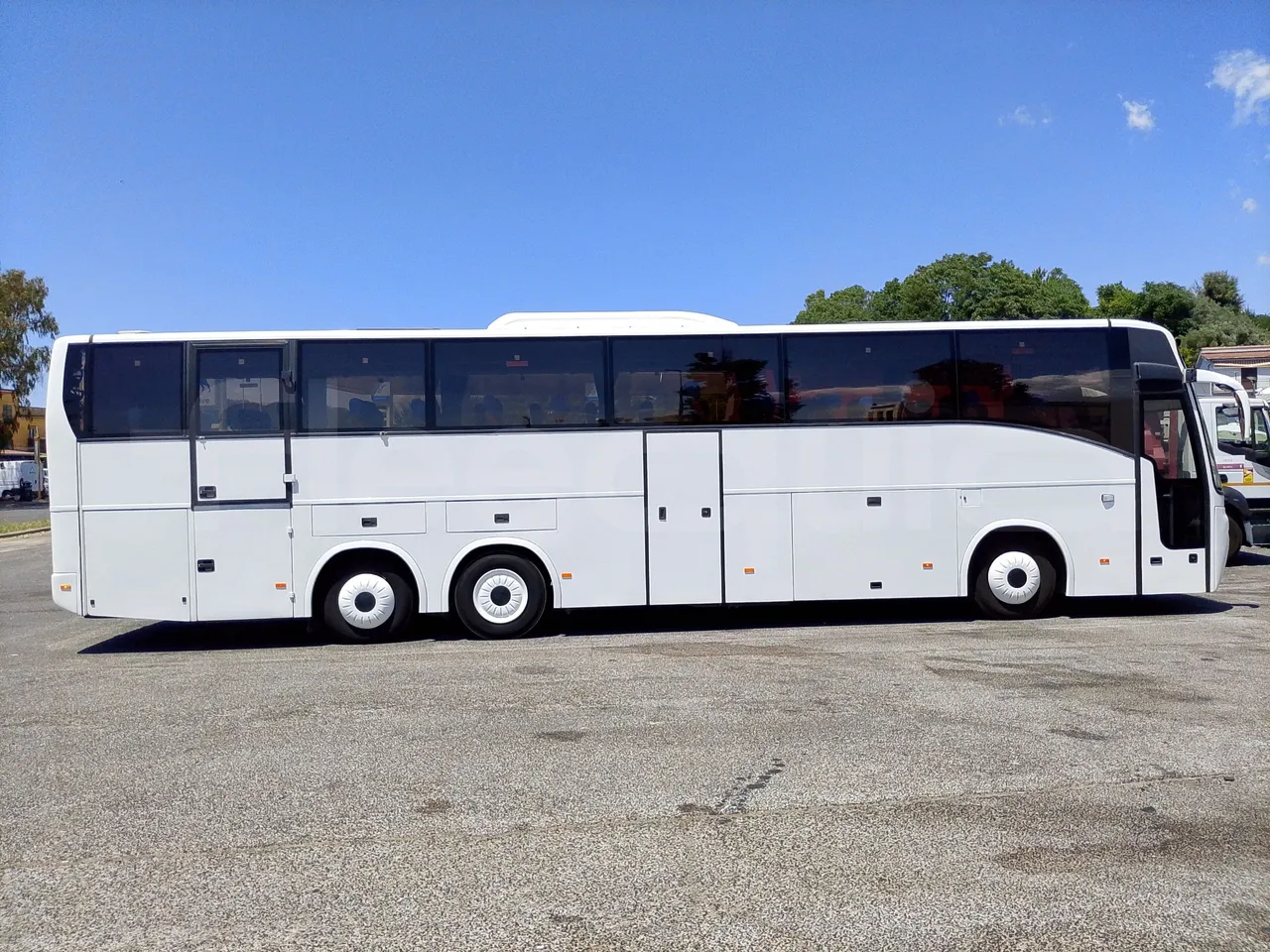 Scania KIB-LIB K124IB - EUR3 - 309kW - 13.752m - right side doors closed