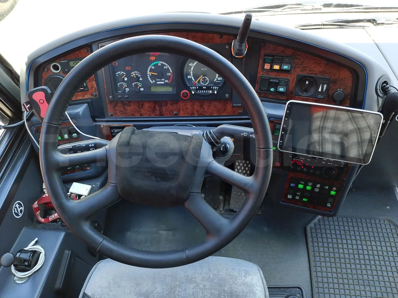 Scania KIB-LIB K124IB - EUR3 - 309kW - 13.752m - steering wheel photo