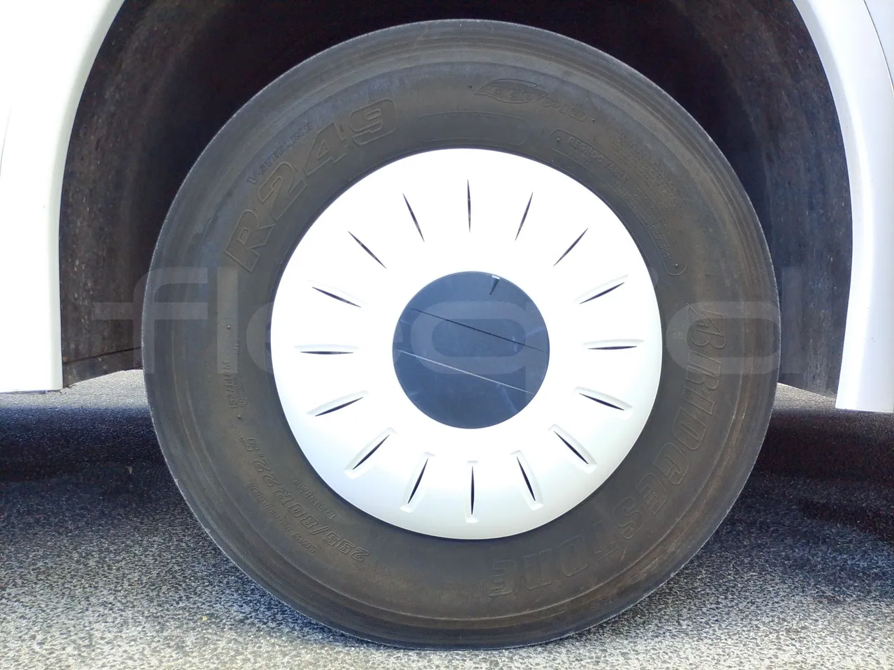 Scania KIB-LIB K124IB - EUR3 - 309kW - 13.752m - front left tire measurements