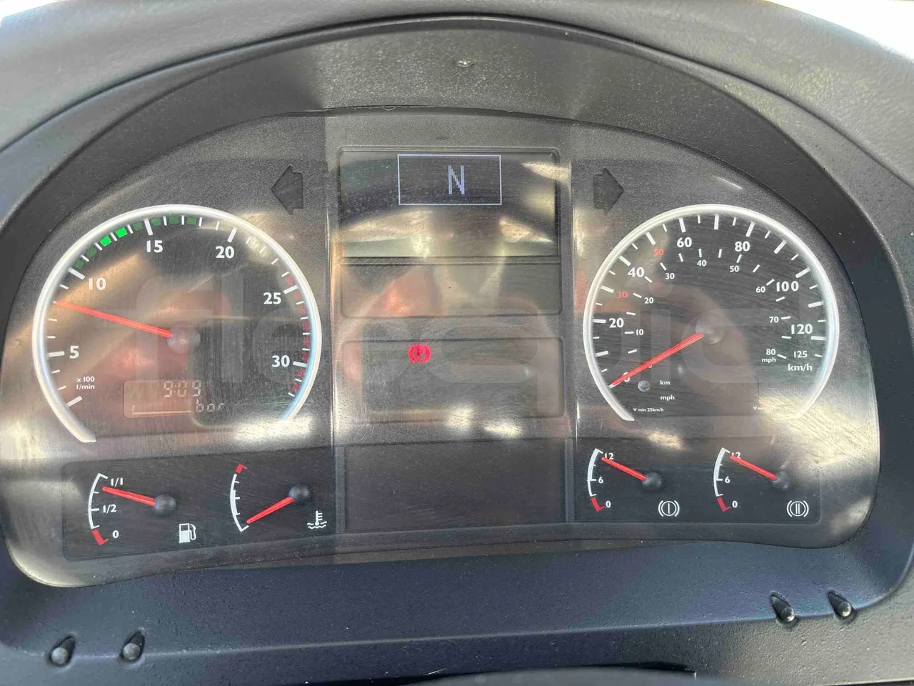 Man Lion's Coach B.2007 - EUR5 - 294kW - 12.000m - dashboard lights on