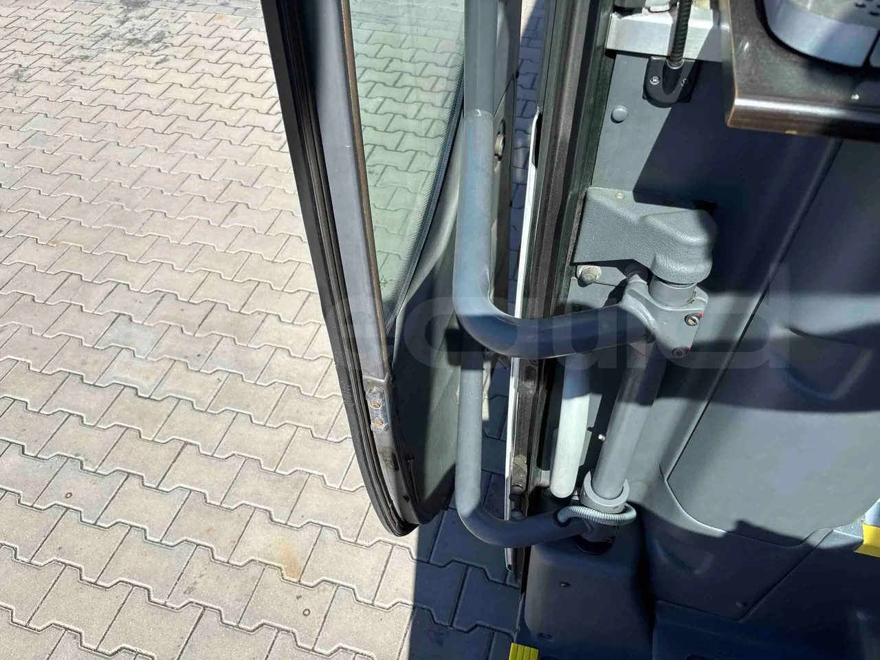 Man Lion's Coach B.2007 - EUR5 - 294kW - 12.000m - door mechanism photo