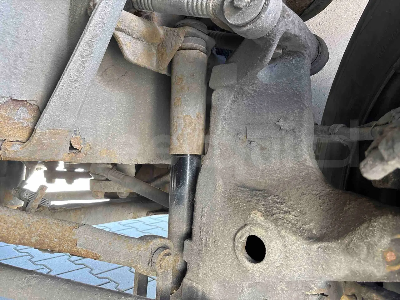 Man Lion's Coach B.2007 - EUR5 - 294kW - 12.000m - front shock absorbers right
