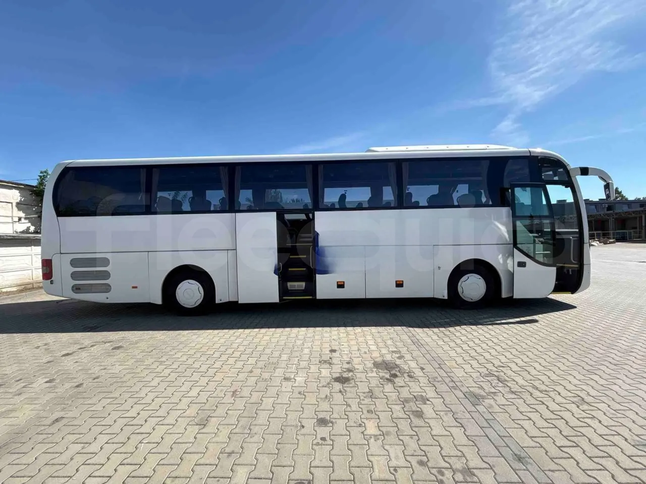 Man Lion's Coach B.2007 - EUR5 - 294kW - 12.000m - right side doors open
