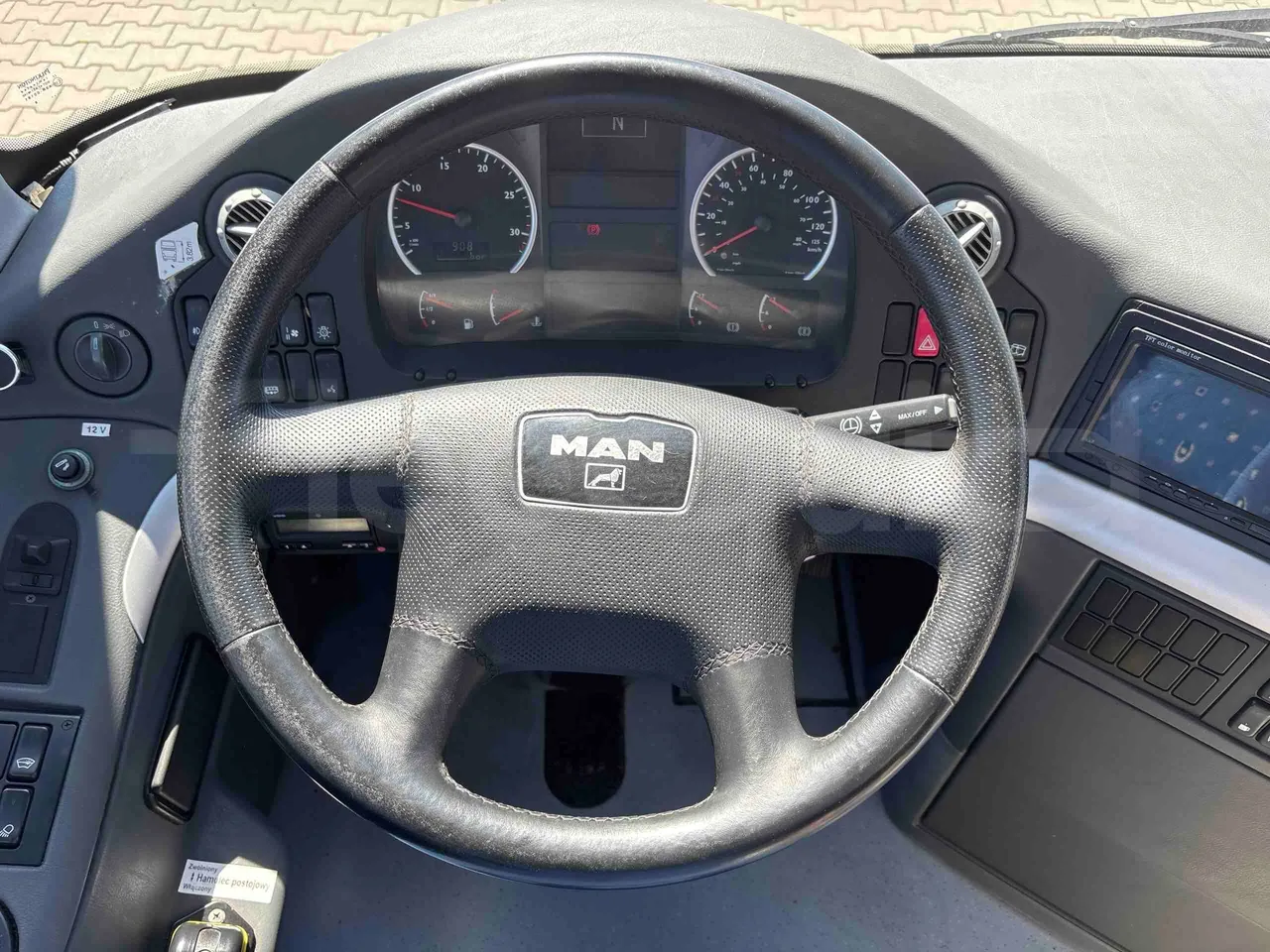 Man Lion's Coach B.2007 - EUR5 - 294kW - 12.000m - steering wheel photo