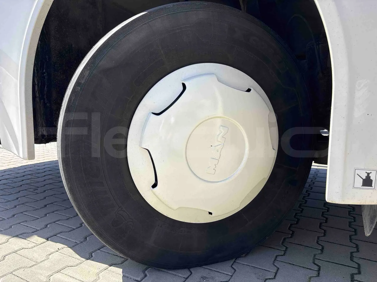 Man Lion's Coach B.2007 - EUR5 - 294kW - 12.000m - front left tire measurements