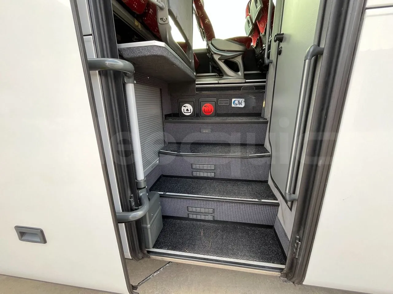 Setra S415 HD - EUR5 - 315kW - 12.2m - front door 3 open (mandatory for bus to scrap)