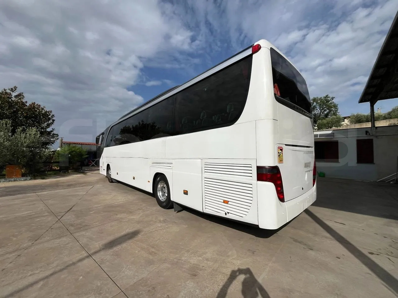 Setra S415 HD - EUR5 - 315kW - 12.2m - 3/4 left rear side