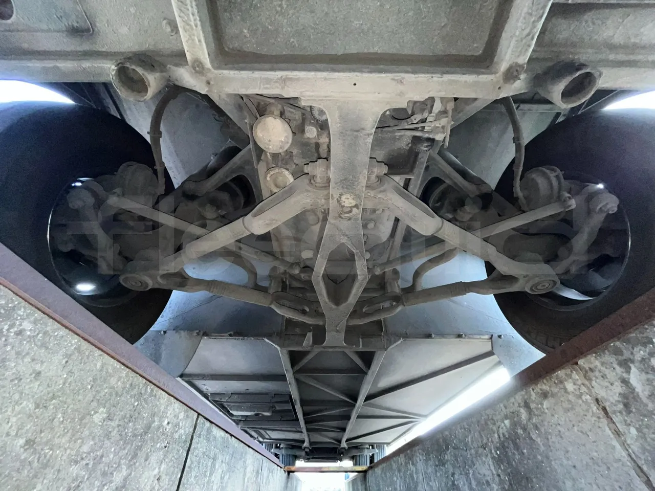 Setra S415 HD - EUR5 - 315kW - 12.2m - axel 2 air springs 1 left