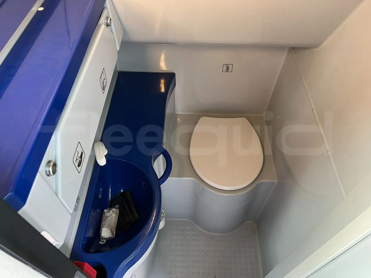 Setra S415 HD - EUR5 - 315kW - 12.2m - armrest detail photo