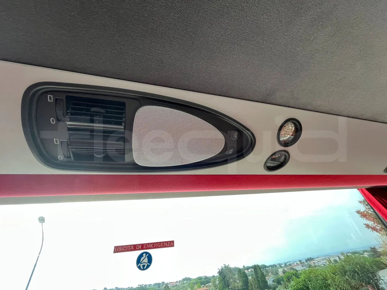 Setra S415 HD - EUR5 - 315kW - 12.2m - disabled area photo