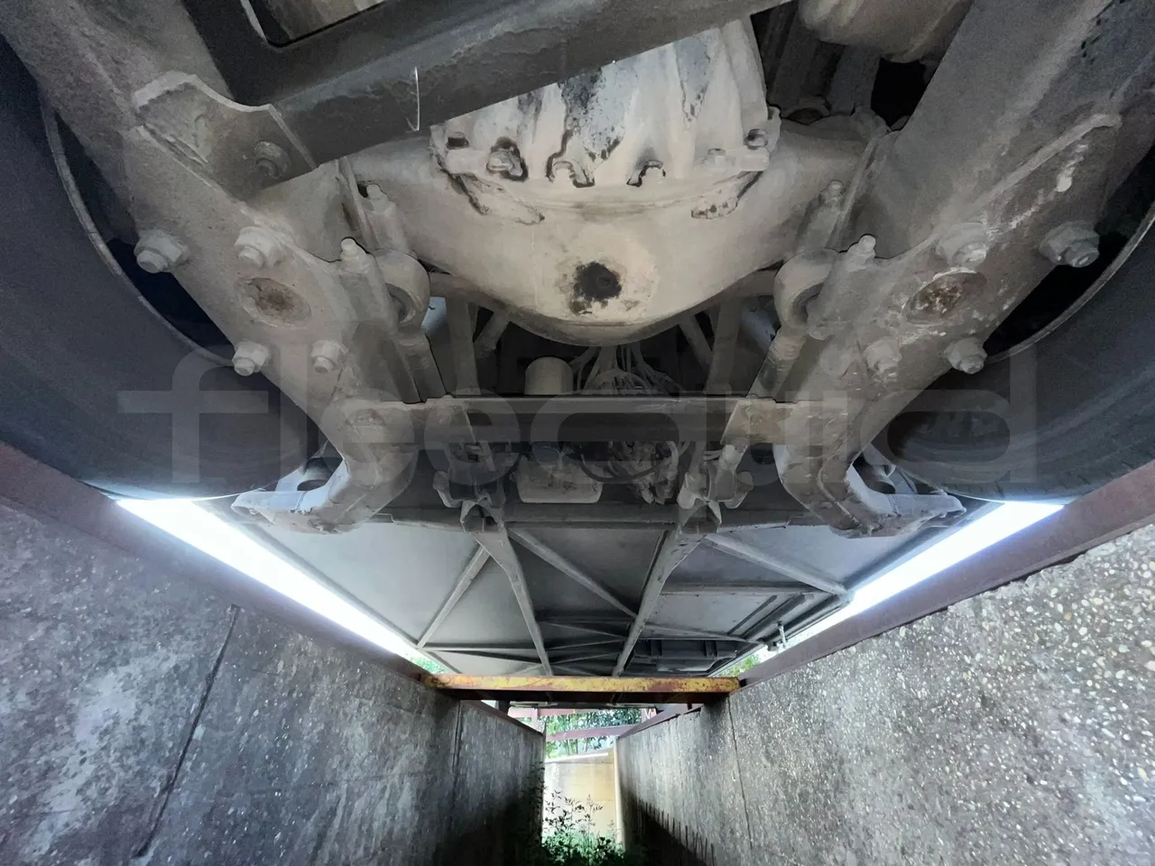 Setra S415 HD - EUR5 - 315kW - 12.2m - front air springs left