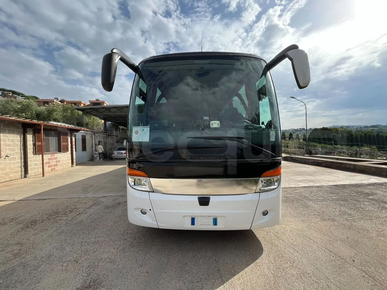 Setra S415 HD - EUR5 - 315kW - 12.2m - front photo