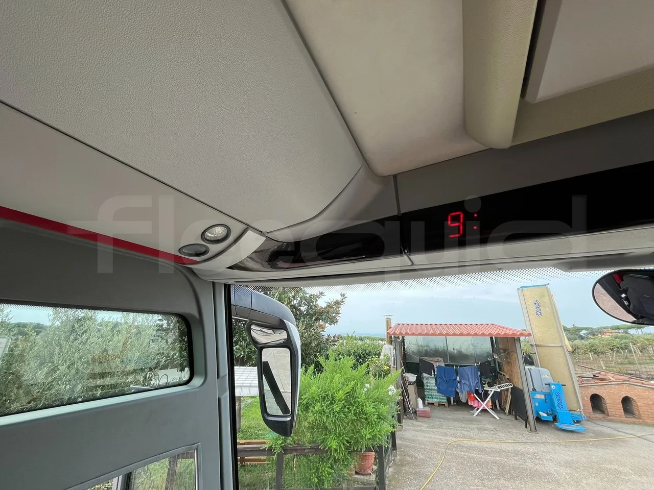 Setra S415 HD - EUR5 - 315kW - 12.2m - handrails photo
