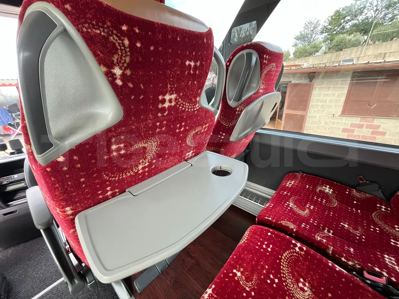 Setra S415 HD - EUR5 - 315kW - 12.2m - forward view middle aisle
