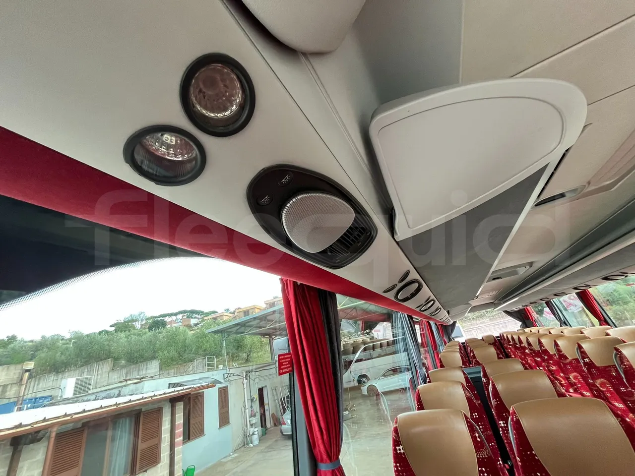 Setra S415 HD - EUR5 - 315kW - 12.2m - reverse view middle aisle