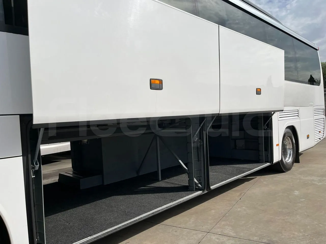 Setra S415 HD - EUR5 - 315kW - 12.2m - luggage rack photo