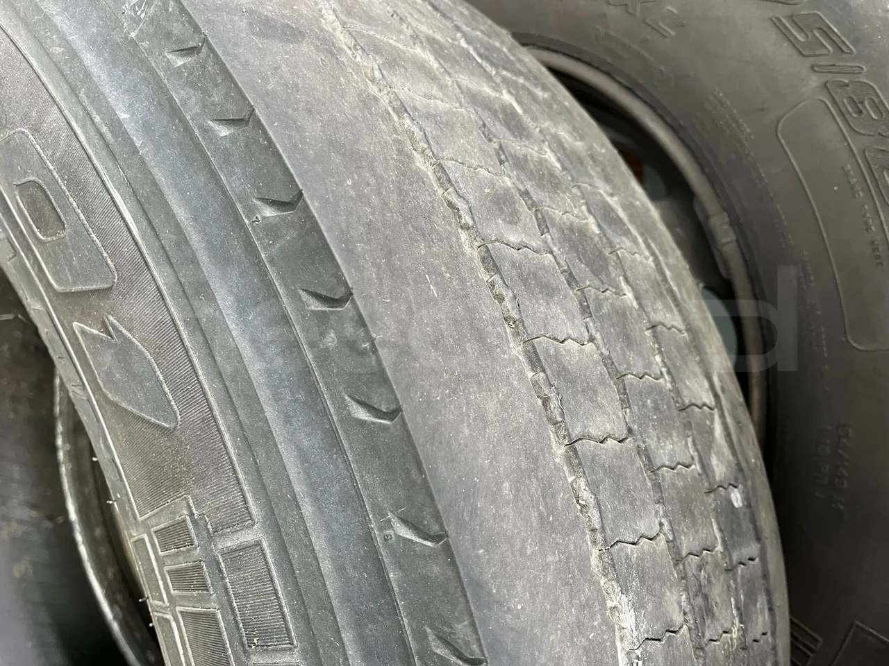 Setra S415 HD - EUR5 - 315kW - 12.2m - tread condition front tires left