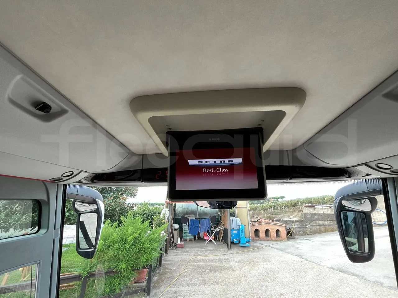 Setra S415 HD - EUR5 - 315kW - 12.2m - table detail photo
