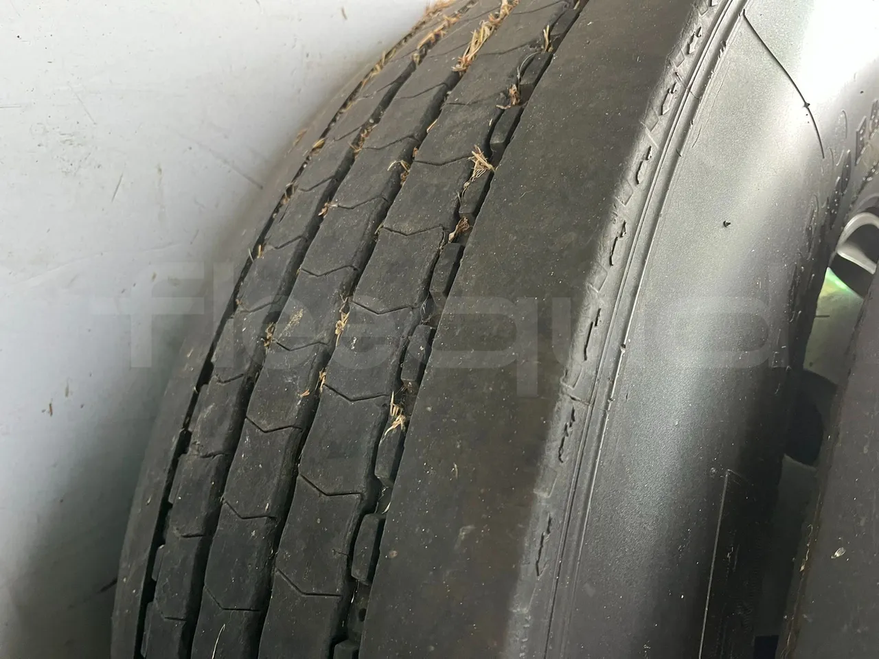 Setra S415 HD - EUR5 - 315kW - 12.2m - rear left tire photo