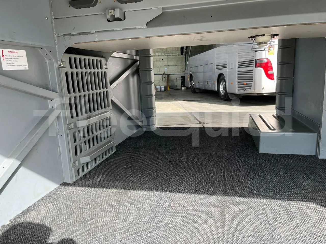 Setra S415 HD - EUR5 - 315kW - 12.2m - under carpet photo
