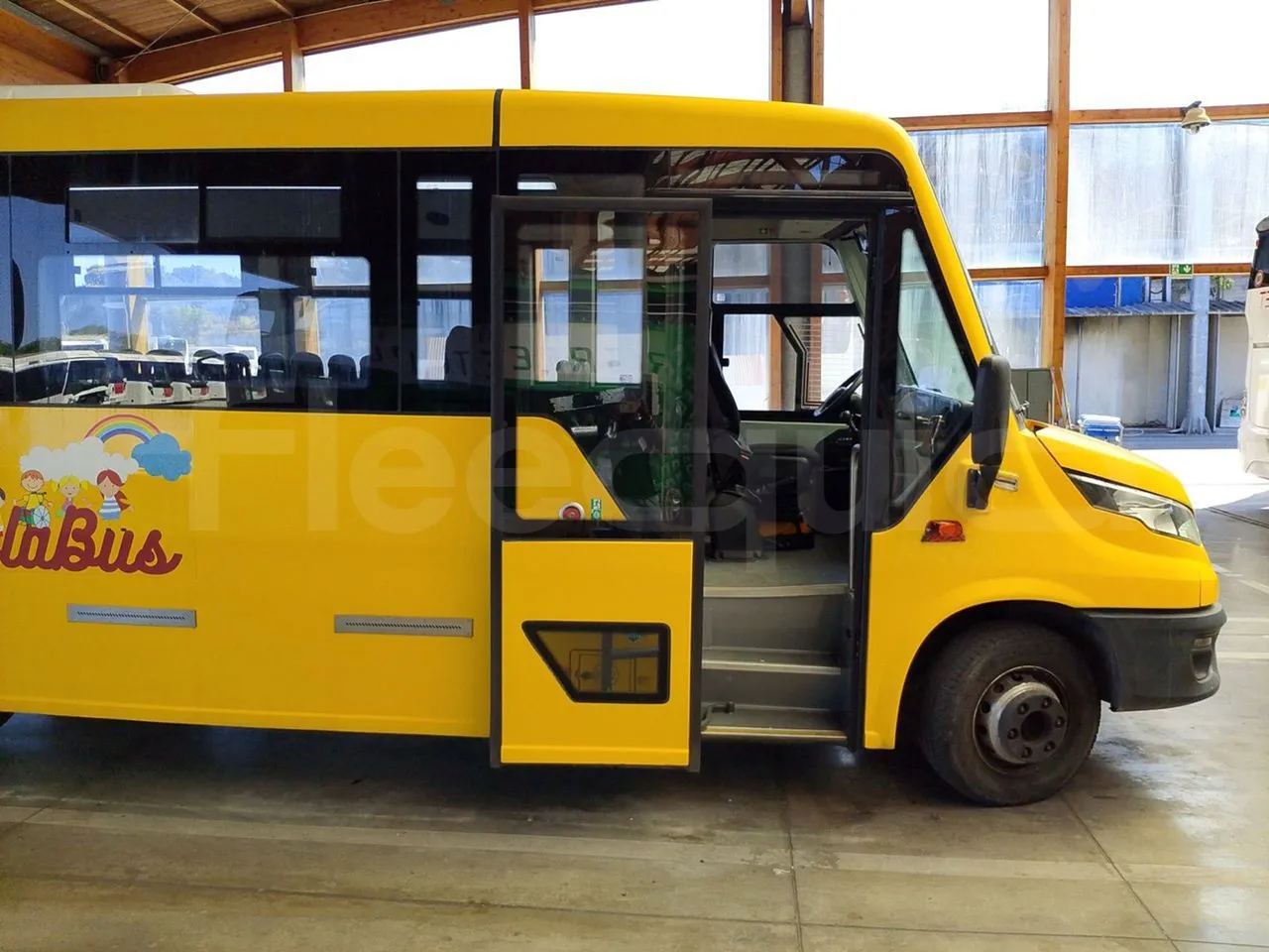 Iveco Indcar WGIVMY11 MOBI SCUOLABUS - EUR6 - 100Kw - 8,592m - front door 1 open